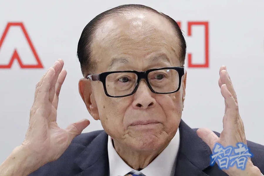长和 上千亿港口交易暂停后，李嘉诚 首次露面.jpg