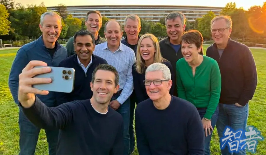 苹果 官宣换帅：库克 卸任CEO，特努斯 接任-1.jpg